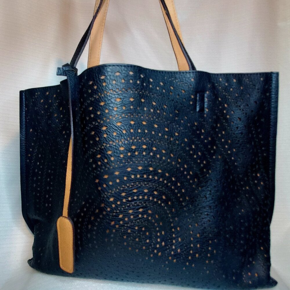 The bag - Picture 1 of 6